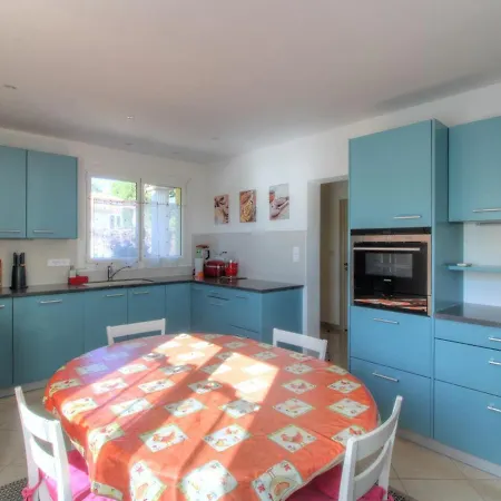 Climatisee Avec Piscine Privee Pour 6 Personnes Proche Et Port, Calme Et Confortable - Fr-1-607-26 Villa Agde