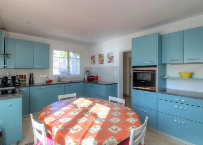 Climatisée Avec Piscine Privée Pour 6 Personnes Proche Et Port, Calme Et Confortable - Fr-1-607-26 Villa Agde