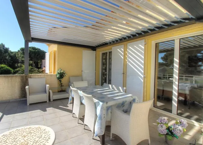 Villa Climatisée Avec Piscine Privée Pour 6 Personnes Proche Et Port, Calme Et Confortable - Fr-1-607-26