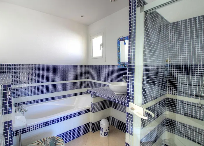 Villa Climatisée Avec Piscine Privée Pour 6 Personnes Proche Et Port, Calme Et Confortable - Fr-1-607-26 *