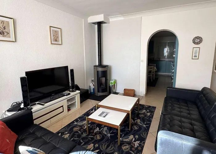 Climatisée Avec Piscine Privée Pour 6 Personnes Proche Et Port, Calme Et Confortable - Fr-1-607-26