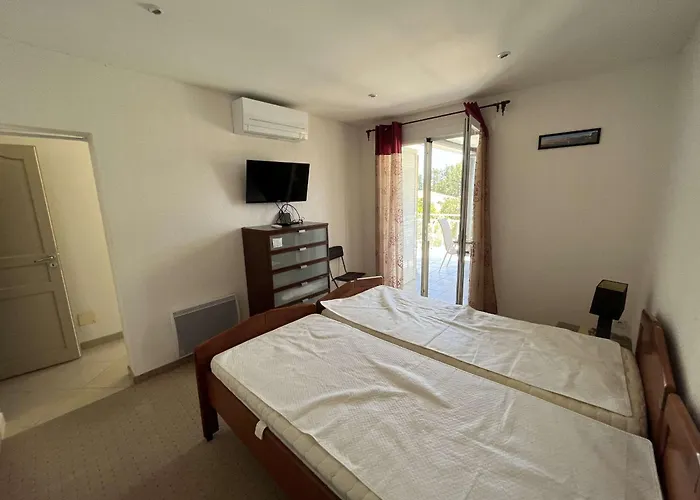 Villa Climatisée Avec Piscine Privée Pour 6 Personnes Proche Et Port, Calme Et Confortable - Fr-1-607-26 *