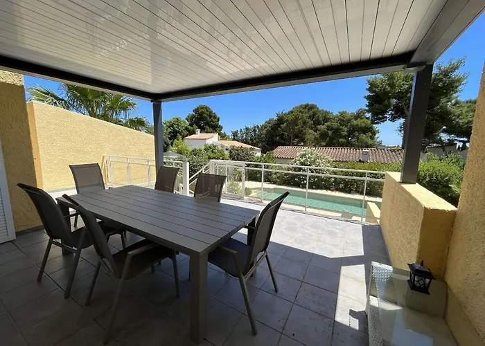 Climatisée Avec Piscine Privée Pour 6 Personnes Proche Et Port, Calme Et Confortable - Fr-1-607-26 *