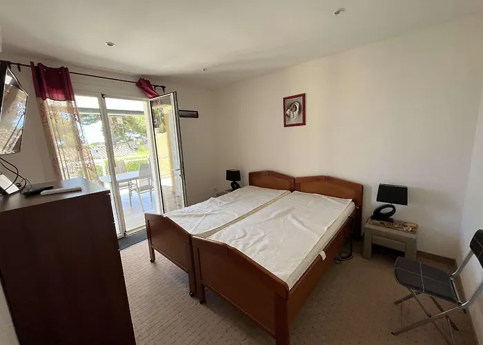Climatisée Avec Piscine Privée Pour 6 Personnes Proche Et Port, Calme Et Confortable - Fr-1-607-26